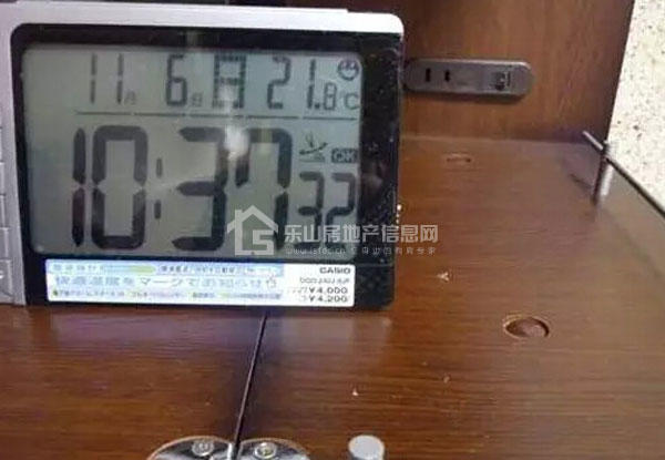 家具上总是擦完又落灰?教你一招搞定.jpg