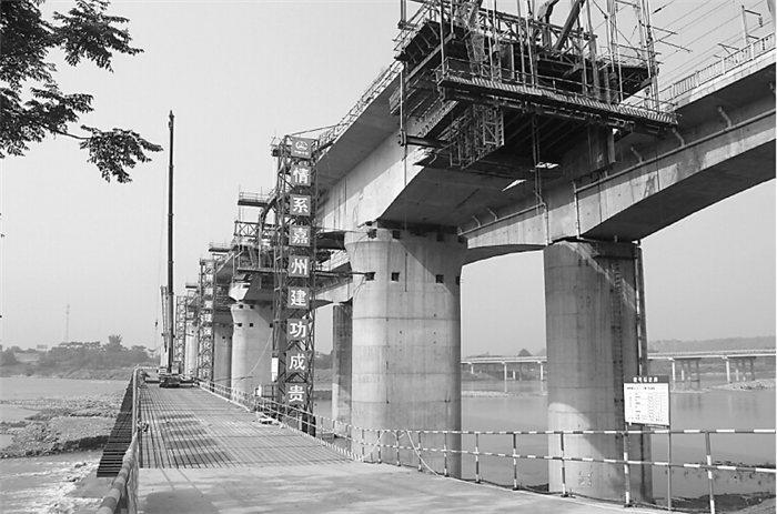 成贵铁路大渡河特大桥线下工程施工已完成 70%