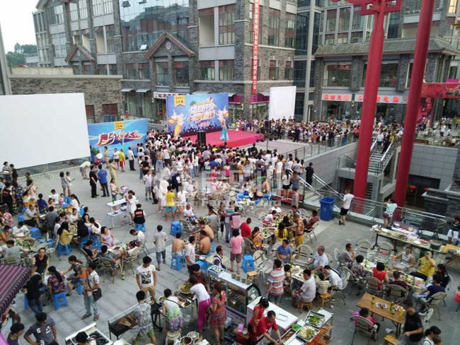 燥起来！刷爆朋友圈的最火夜市！及耍的人都嗨翻了！