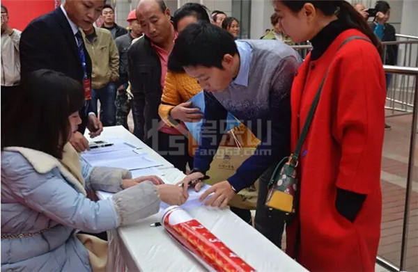 乐山万达广场交房仪式圆满举行 业主喜迎新居 QQ截图20161117092207.jpg
