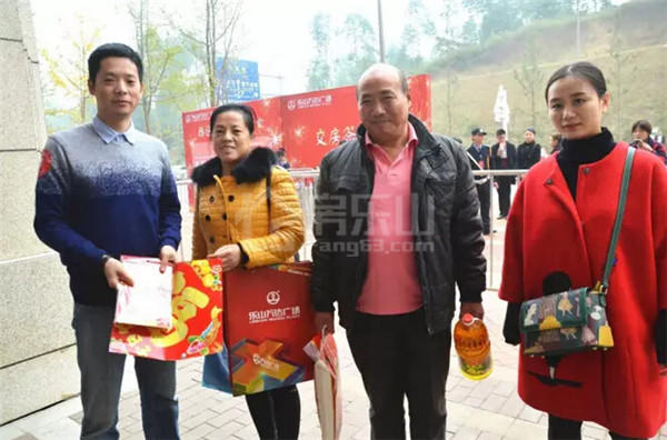 乐山万达广场交房仪式圆满举行 业主喜迎新居