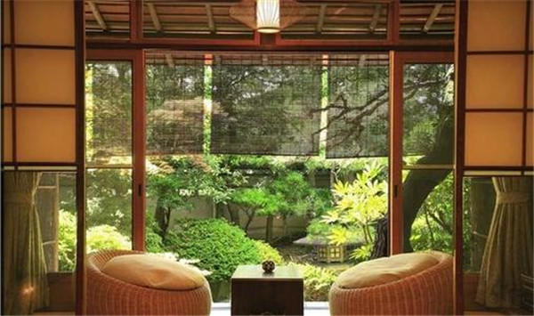 一楼住宅的精致小院