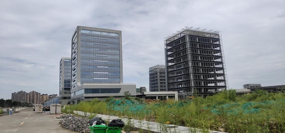 实拍智汇楼施工现场