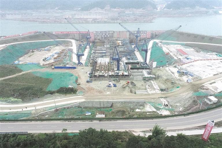 岷江龙溪口航电枢纽左岸厂房底板施工全部完成
