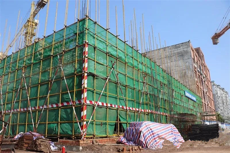 乐山市实验中学教学楼及附属设施二期(含三期)工最新工程进度 乐山市实验中学教学楼及附属设施二期(含三期)工最新工程进度