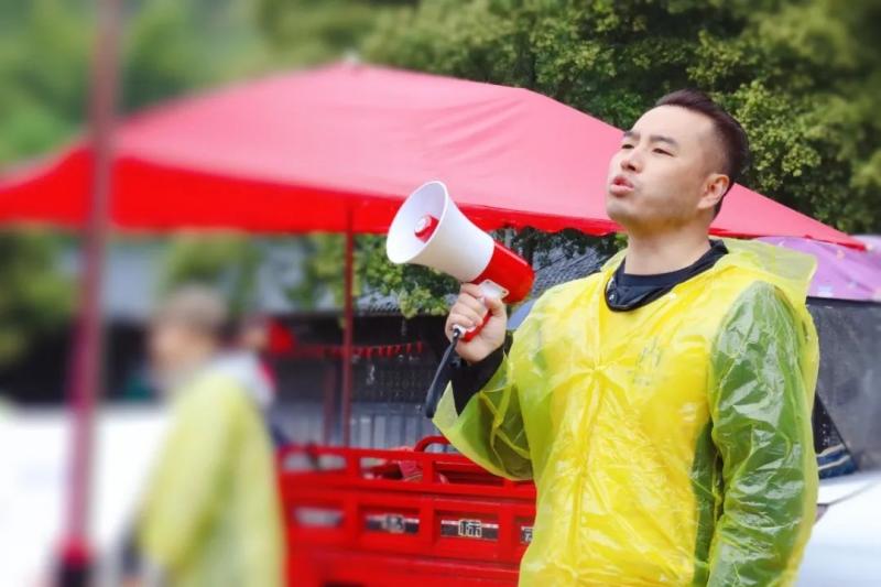 集团副总经理黄锐先生 集团副总经理黄锐先生