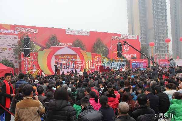 乐山万达广场营销中心亮相  钟丽缇劲歌热舞助阵