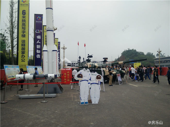 军震八方 锦绣星城顶级军事装备展霸道来袭！
