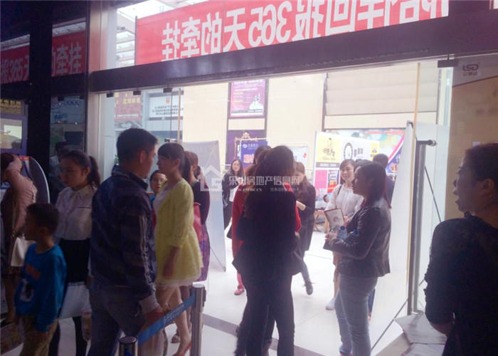 嘉州新城滟澜洲十月“陪伴月”邀您陪爸妈看电影