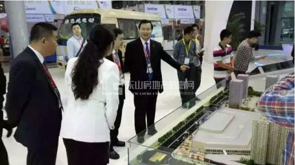 乐山万达广场代表乐山出席中国西部进口展暨国际投资大会
