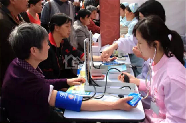 领地国际公馆“全民免费体检”活动周末成功举行 领地国际公馆“全民免费体检”活动周末成功举行