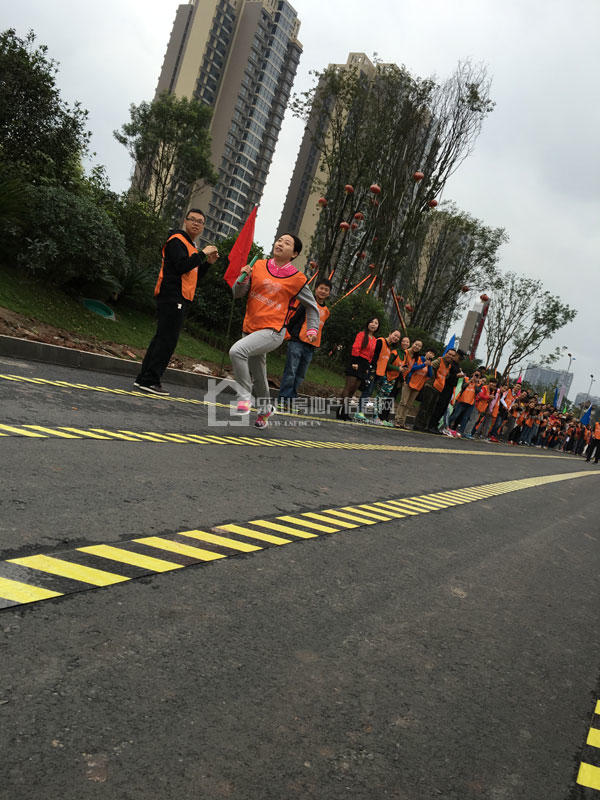 为爱助力 乐山万达广场“爱鑫公益跑”今日热力开跑