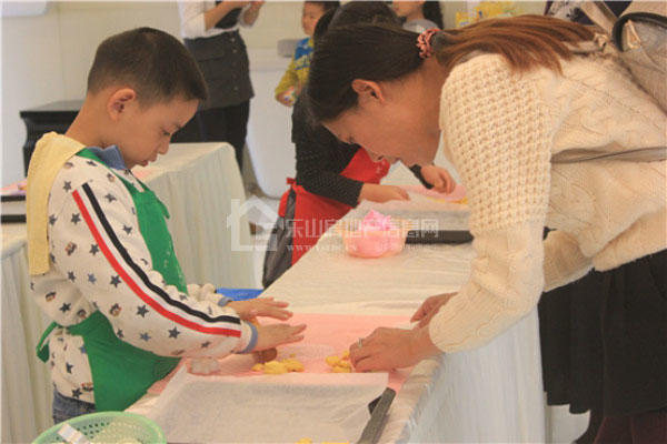小朋友们动起来，11月1日铂金汇饼干DIY欢乐开启  