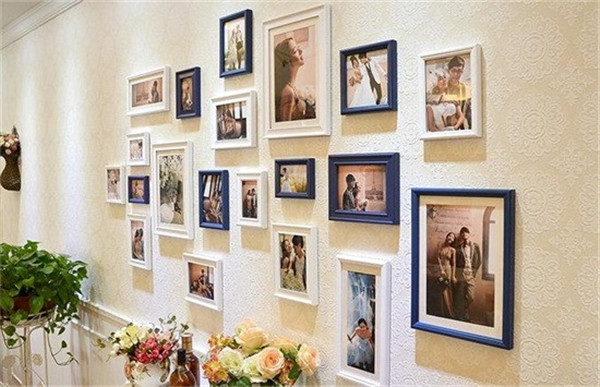 照片墙有很多种叫法,有人叫相框墙,也有人叫相片墙,或者背景墙之类的.