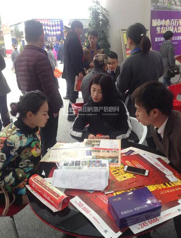 房交会首日恒邦集团展位被市民挤爆啦！