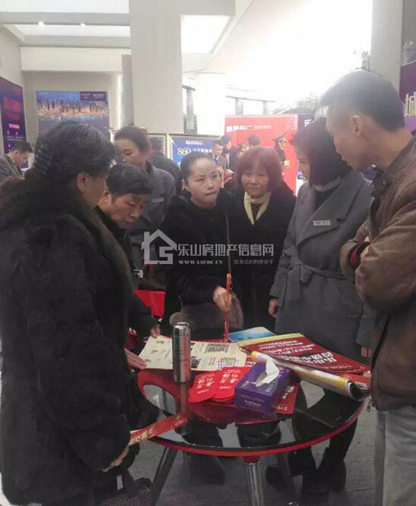 房交会首日恒邦集团展位被市民挤爆啦！