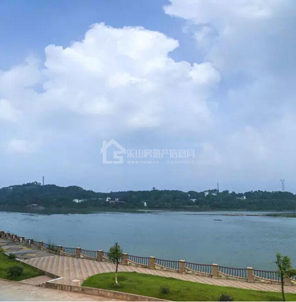 每套特惠2—3万元，西岸第一城现房暖春团购中