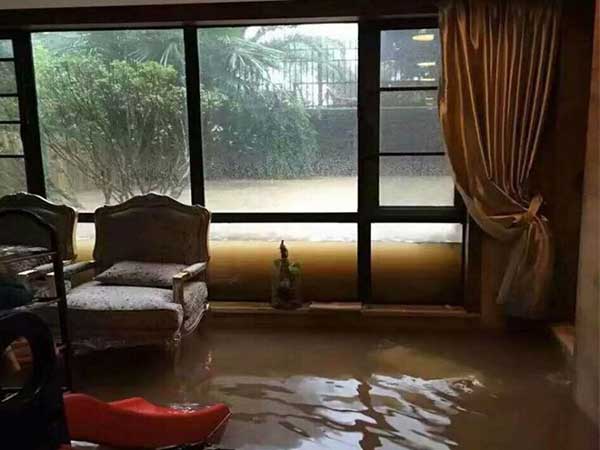 郑州思念果岭别墅被淹图片