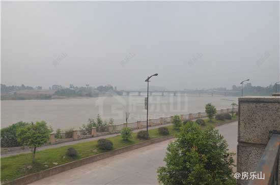 西岸第一城实景