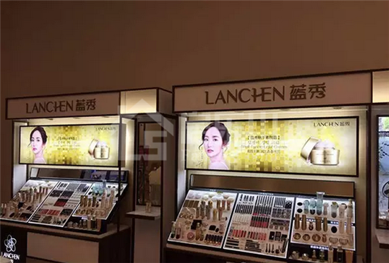 韩国体验区的蓝秀化妆品专柜也盛大开放了,好棒(鼓掌表情)