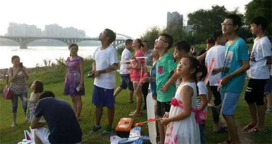 瑞松中心城酷炫航模展来了 看表演 造飞机 圆孩子航天梦!
