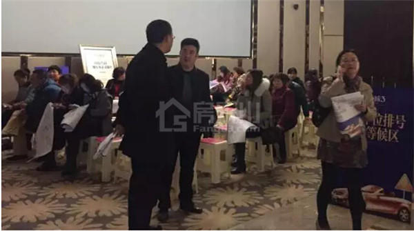 中心城车位排号听说你没挤进来? 排号排得早才能选得好! QQ截图20161126093920.jpg