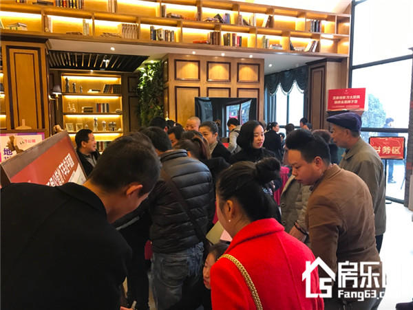 人挤人!梧桐公馆开售掀起抢车位大战!