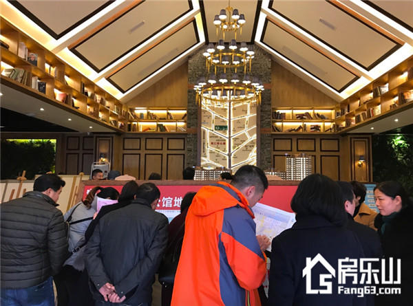 人挤人!梧桐公馆开售掀起抢车位大战!
