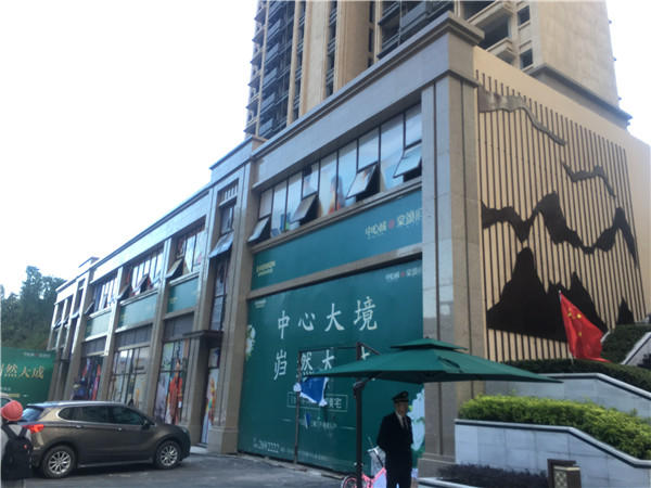07173110e15cd602322914.jpg 五期13幢完成至外墙面砖、门窗栏杆安装完成.jpg