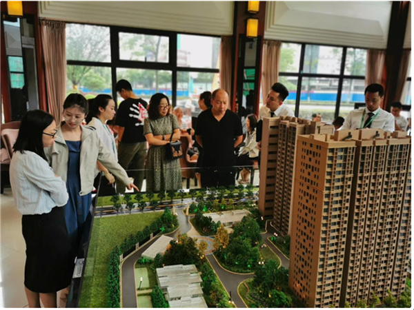 售楼部现场实拍图.png 售楼部现场实拍图.png