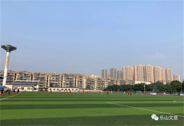 乐山一中实拍图.jpg 乐山一中实拍图.jpg