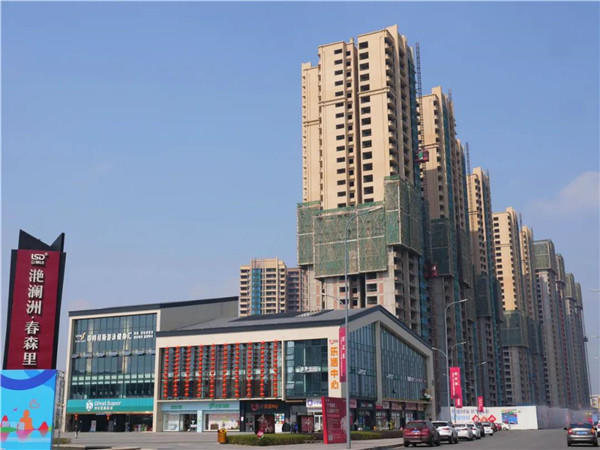 ▲社区内商业综合体实景 ▲社区内商业综合体实景