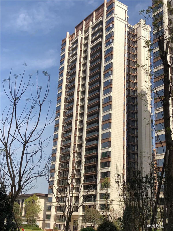 4号楼、 5号楼、6号楼、  7号楼外立面施工完成