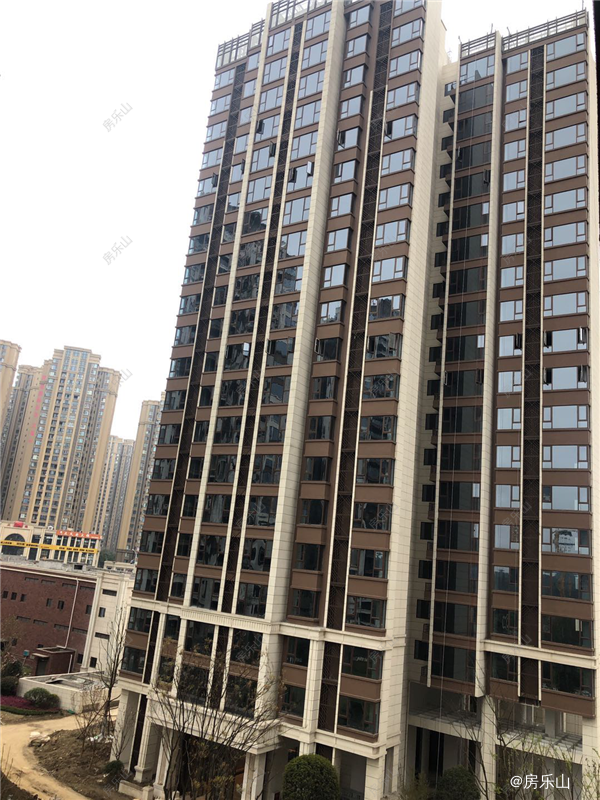 4号楼、 5号楼、6号楼、  7号楼外立面施工完成