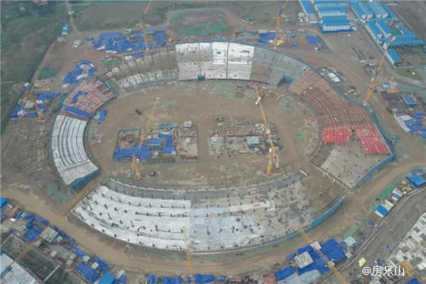 正在修建的奥体中心