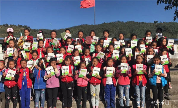 ︱西昌“邦泰班”的孩子们领取作文书籍︱