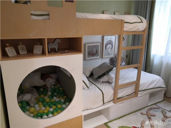 可做儿童房的阔尺次卧