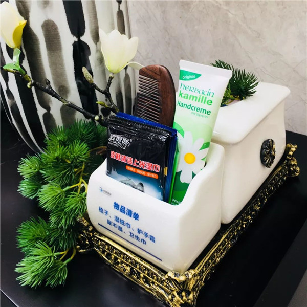 销售大厅卫生间上的百宝箱