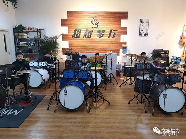 超越琴行实拍图 超越琴行实拍图