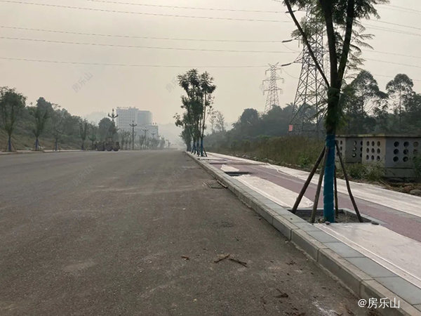 乐山龙山路