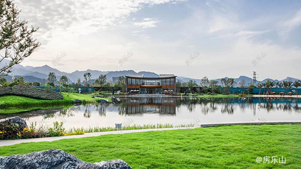 峨眉莲花湖实拍图