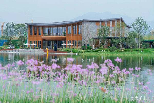 峨眉莲花湖实拍图