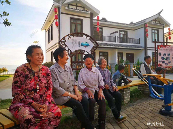 邻里聊天意境图