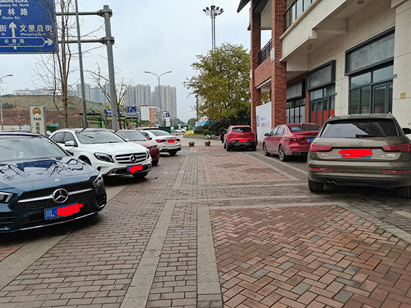 乐山万达周边停车场实景图