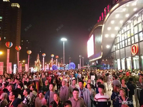 万达广场实景图