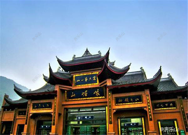 峨眉山山门