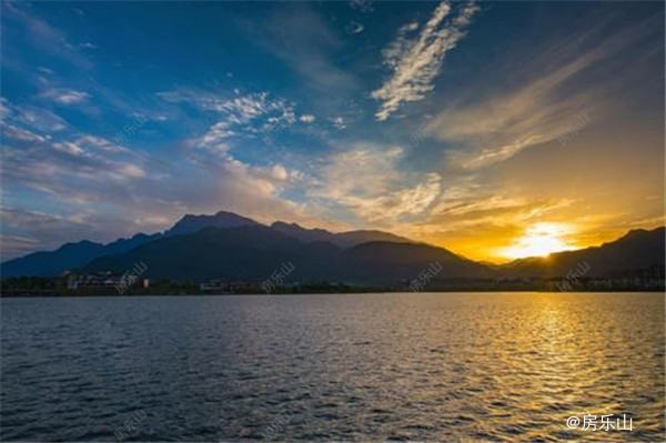 峨秀湖日落