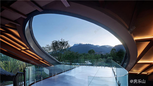 那座图书馆二楼观景台