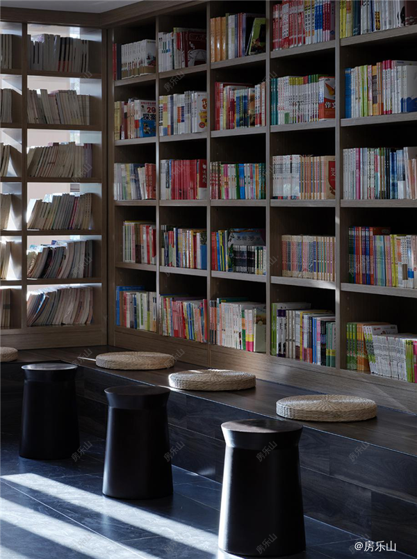 那座图书馆内景