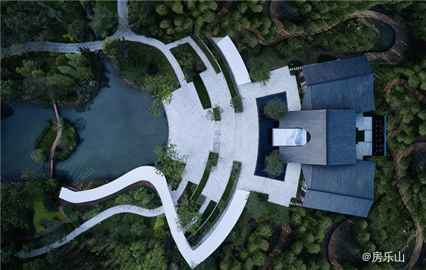 那座图书馆俯瞰
